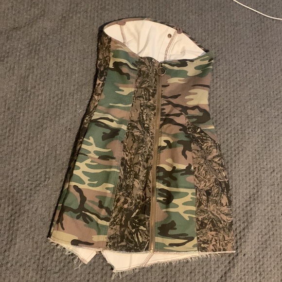 XS strapless camp dress Urban Outfitters - Picture 2 of 2